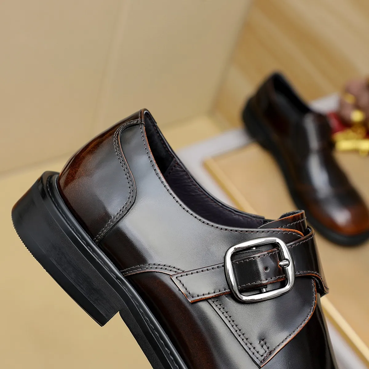 Men's shoes 💰620 💰 Louis Vuitton LV ® Autumn and Winter 🆕 models 🔛Full shoe counter First layer cowhide, 🐂leather lined casual shoes for men, super soft outsole, essential for driving. Counter synchronized original first layer cowhide completely 1:1 mold customization 🌹Top version, 2 colors available! Number: 38-45 (37.46. Customized)